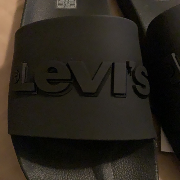 Never worn men’s bath slippers - Picture 2 of 3